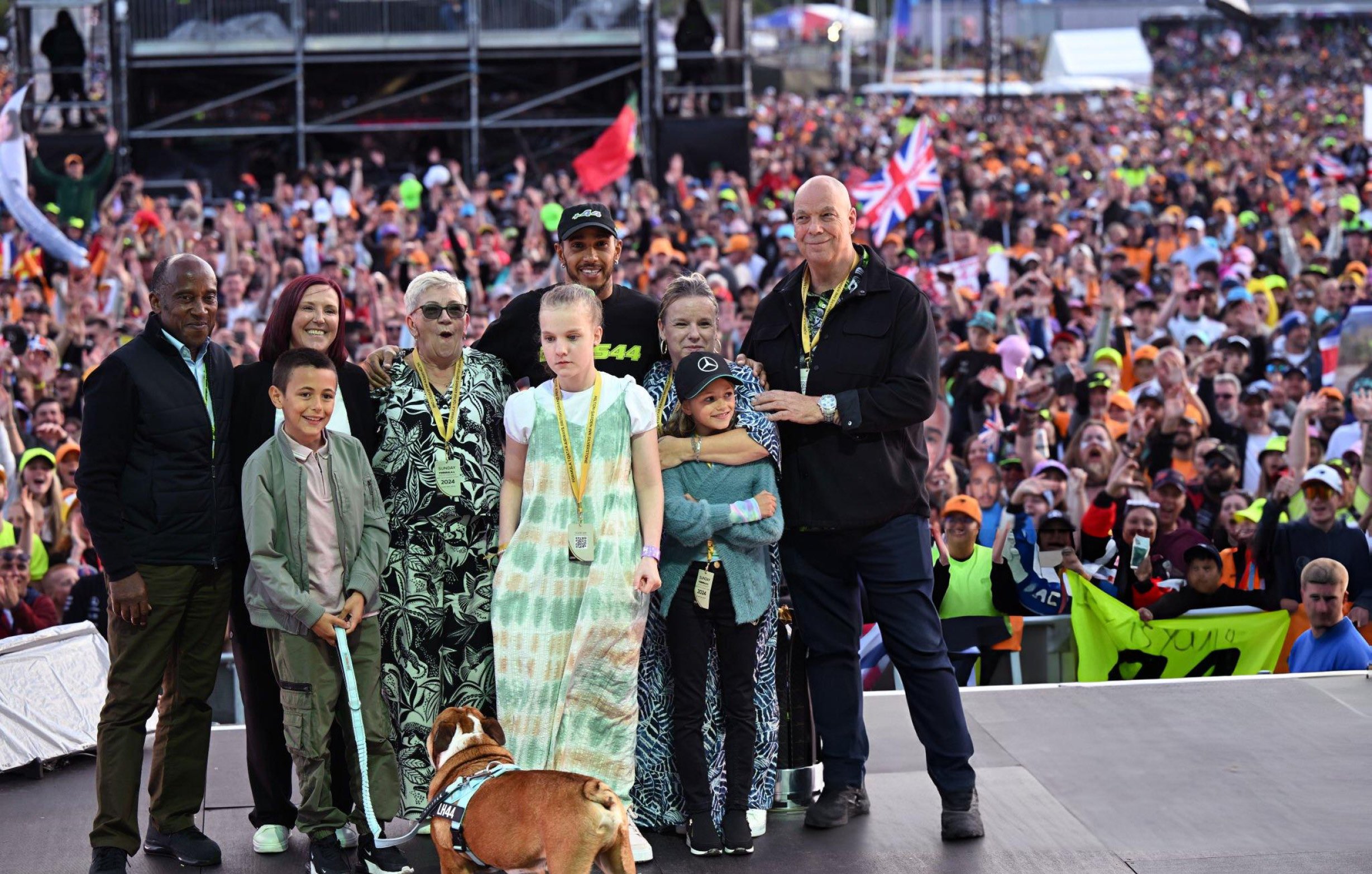 deni X Lewis Hamilton took his family to the Silverstone stage truly special BritishGP https t bn1OvpjMWQ X