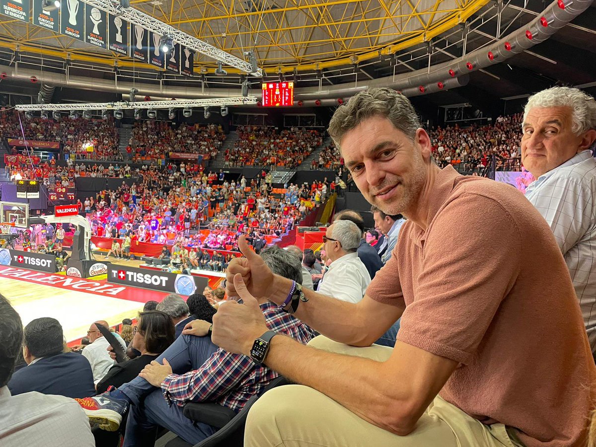 paugasol's tweet photo. Sí, sí, sí #LaFamilia estará en París!!! 👍🏼👍🏼 @juegosolimpicos @baloncestoESP https://t.co/yfrVdTKebS