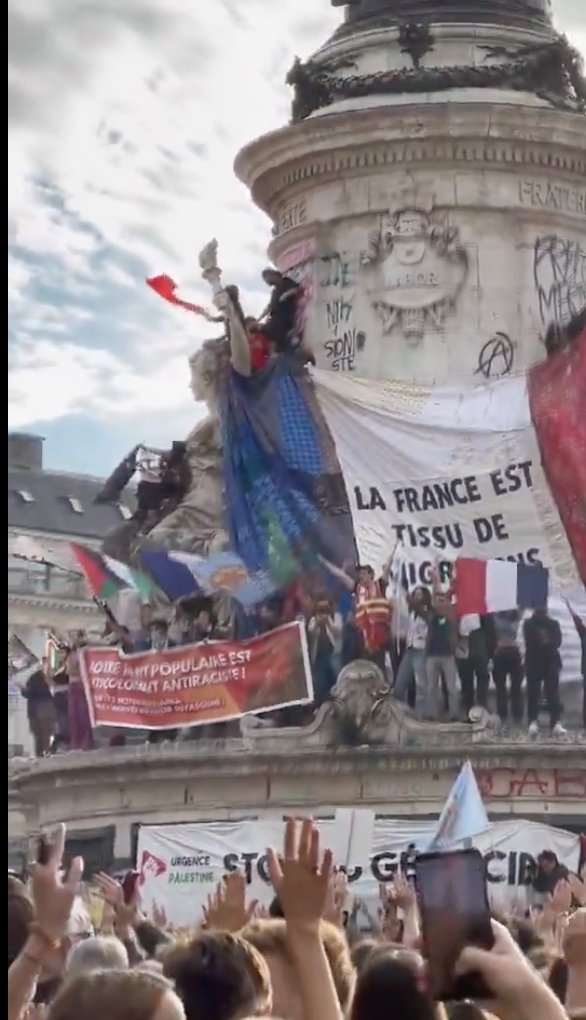 Han ganado los comunistas, la extrema izquierda, los islamistas, los antisemitas, inmigrantes ilegales, los violentos racistas del Magreb y del Africa negra musulmana y la sharía.
Macrón y su tropa de moderados les han lamido a todos ellos el trasero para ayudarles a ganar. Lo