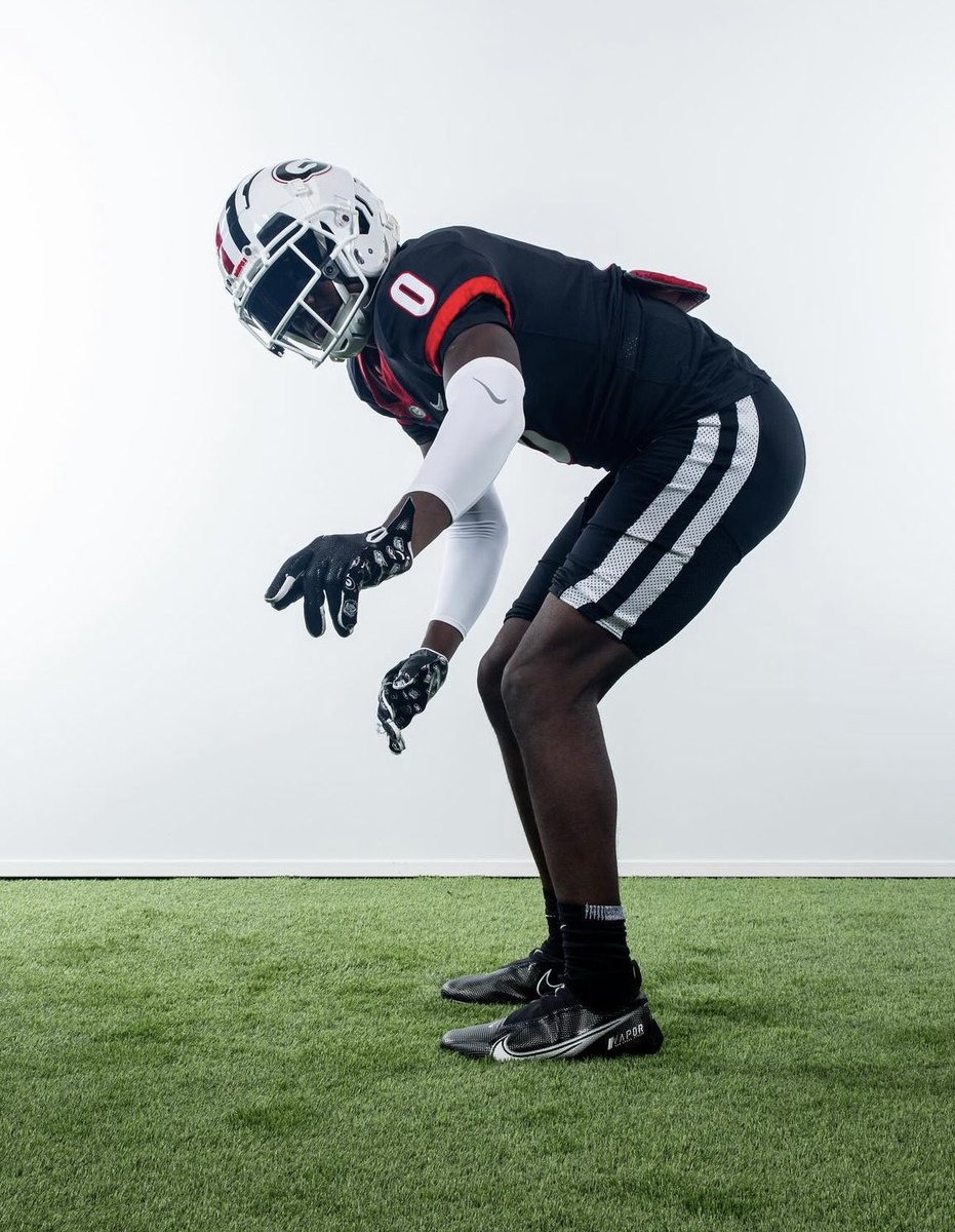 Class of 2025 4 🌟 CB Shamari Earls has flipped his commitment from South Carolina to Georgia!