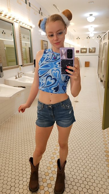 Should I stream tonight? 🤔 https://t.co/f26k35ldDn