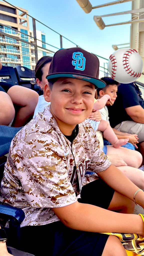 graceg03's tweet photo. Let’s go @Padres! #FORTHEFAITHFUL https://t.co/NfxhLmGwSj