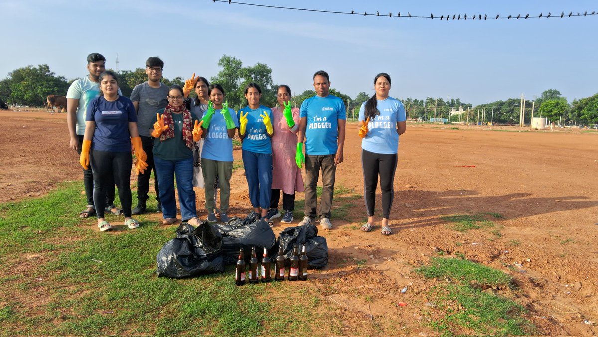 AdyaAkankshya's tweet photo. Let's take a step towards making our surroundings clean and green. 💚
In celebration of Rath Yatra and Van Mahotsav week🌱, we conducted a plogging drive and a tree planting event along the Mahanadi River bank. We collected around 30+ kgs of plastic and planted 20+ trees. https://t.co/3xrxVwcwPH