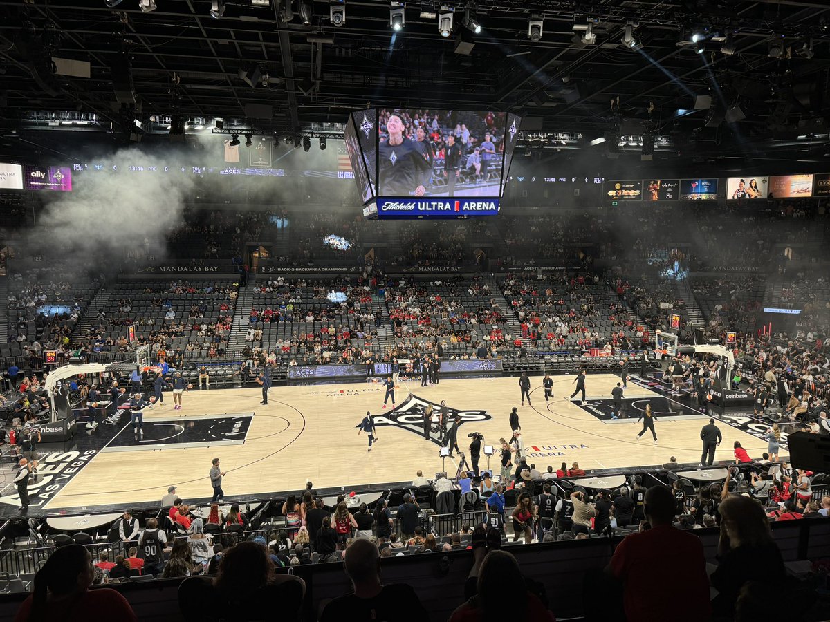 Not a bad way to spend your Sunday! #WNBA