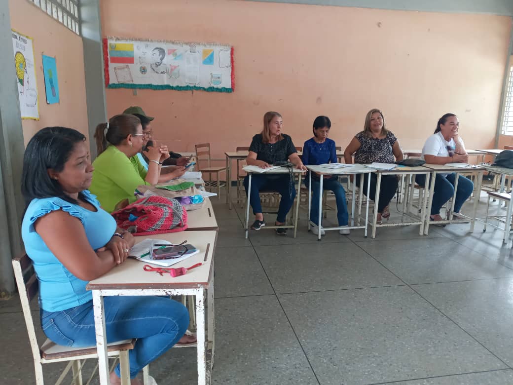 SomosUnem's tweet photo. #Entérate🗣️|| Los responsables de Gestión Académica y General 👥 del estado Yaracuy📍, llevaron a cabo una reunión con los integrantes #UTGU, #ULGU y Tutores Regionales, para socializar las orientaciones sobre las ofertas académicas del periodo 2024
#VenezuelaDePaz
@NicolasMaduro https://t.co/W7vcErfPwT