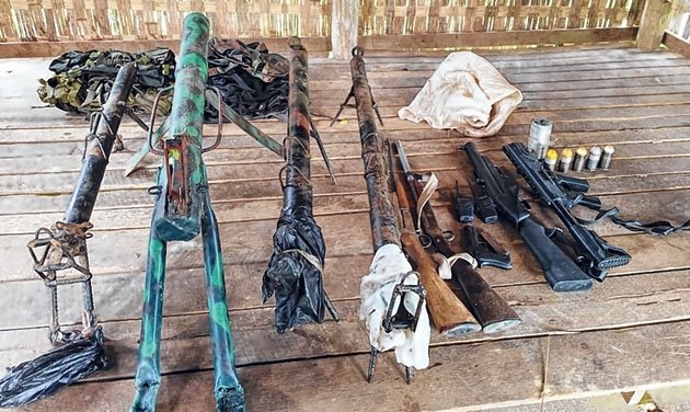 whitewormlabs's tweet photo. The Assam Rifles (AR), an Indian border security and counter-insurgency force, recovered a cache of weapons near the Indo-Myanmar border. Among the recovered weapons was an FGC-9 pistol-caliber carbine.
#3Dprintedfirearms #3Dprintedguns #3Dprintedweapons https://t.co/q4yD2FqCXt