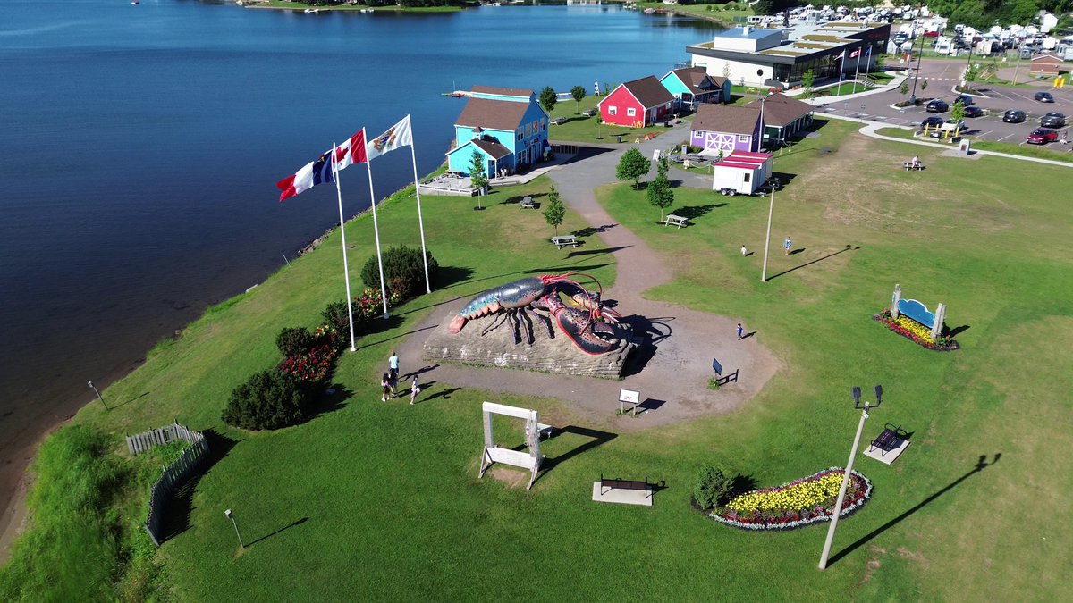 Northern_L_AP's tweet photo. The World's Largest Lobster - Shediac, New Brunswick, Canada
#NewBrunswick #VilleShediac #explorenb https://t.co/sKQM6thMLK