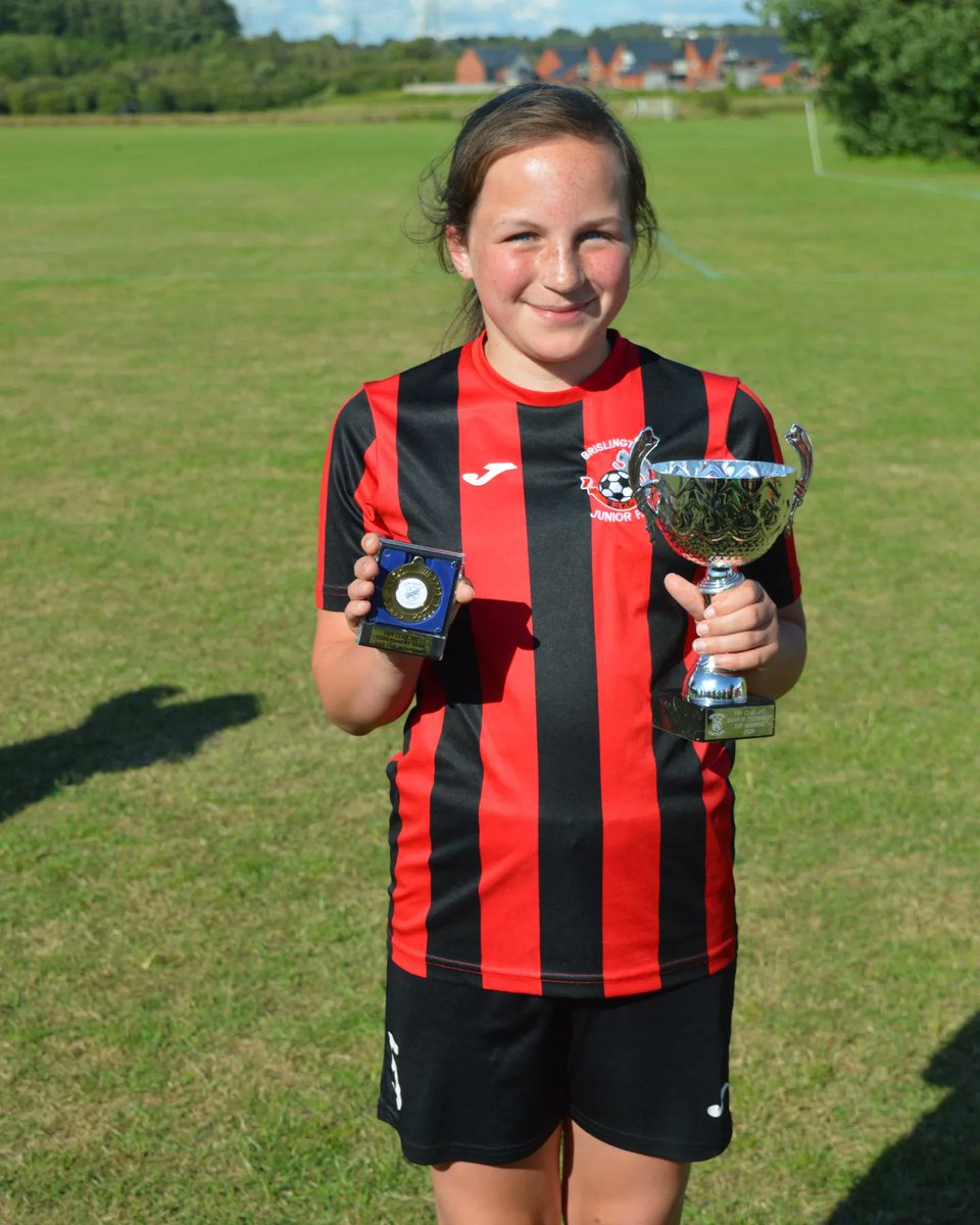 K8feebs's tweet photo. Bris Jnrs U10s another tournament win, 4 out of 4 this summer. Penalty shoot out in the final with Gracie stepping up and scoring 🔴⚫️⚽️ I'm so proud of them all xx https://t.co/yo4zKcCH0Q