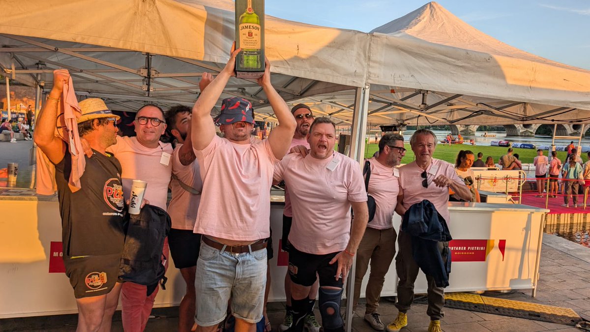 Si on a perdu de peu en 1/2 finale sur le terrain, on a largement gagné le challenge de la buvette ! 🍻
Quand on vous dit qu'on est un club à part !🙃