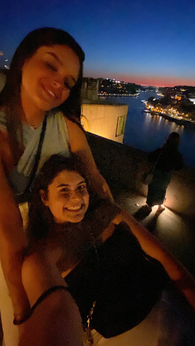 Todo lo bueno se podría resumir en ti. Los atardeceres, tu sonrisa y tus ojos curan el alma a cualquiera. 
dónde sea contigo 🍀