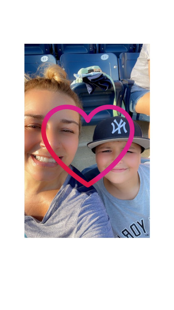 61Physicaledu's tweet photo. Always reppin the boys #RepBX  #letsgoooooyankees https://t.co/fIhpERWLj3