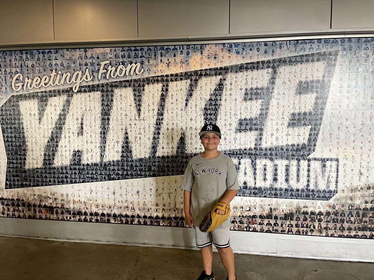 61Physicaledu's tweet photo. Always reppin the boys #RepBX  #letsgoooooyankees https://t.co/fIhpERWLj3