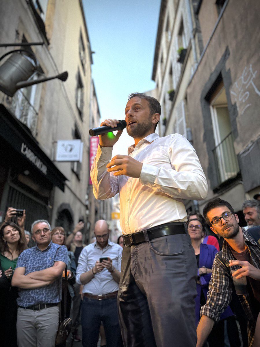 Ce soir, vous m’avez élu député de la 3ème circonscription du Puy-de-Dôme avec + de 37% des voix. Je mesure la confiance que vs avez placée en moi et ferai tt pour être à la hauteur de l’honneur que vous m’avez fait ce soir.
Cette victoire, c’est aussi la vôtre. Merci pour cela.