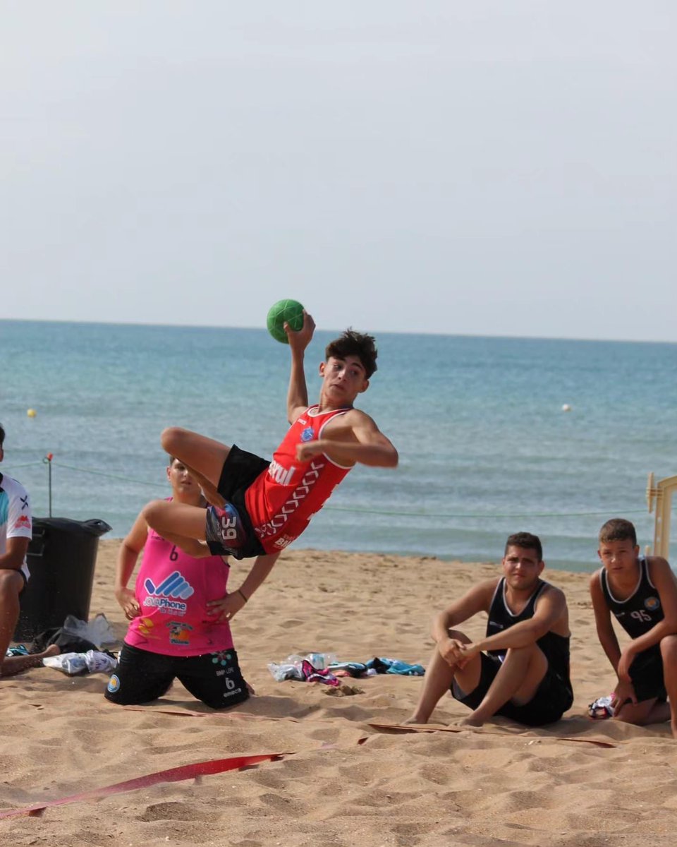 BMMontequinto's tweet photo. ¡Estos han sido los resultados del #ArenasurLepe 🤾🏼‍♀️ 🏖️ ! @FamiliaJambitec @Agerul 

🔹 Infantil Masc ➡️ 🥈
🔹 Infantil Fem ➡️ Cuartos
🔹 Cadete Masc A  ➡️ 🥈
🔹 Cadete Masc B ➡️ Fase Previa 
🔹 Cadete Fem ➡️ Semifinales
🔹 Juvenil Masc ➡️ Semifinales 

📸 @cbmlepe https://t.co/RySLZci9lo