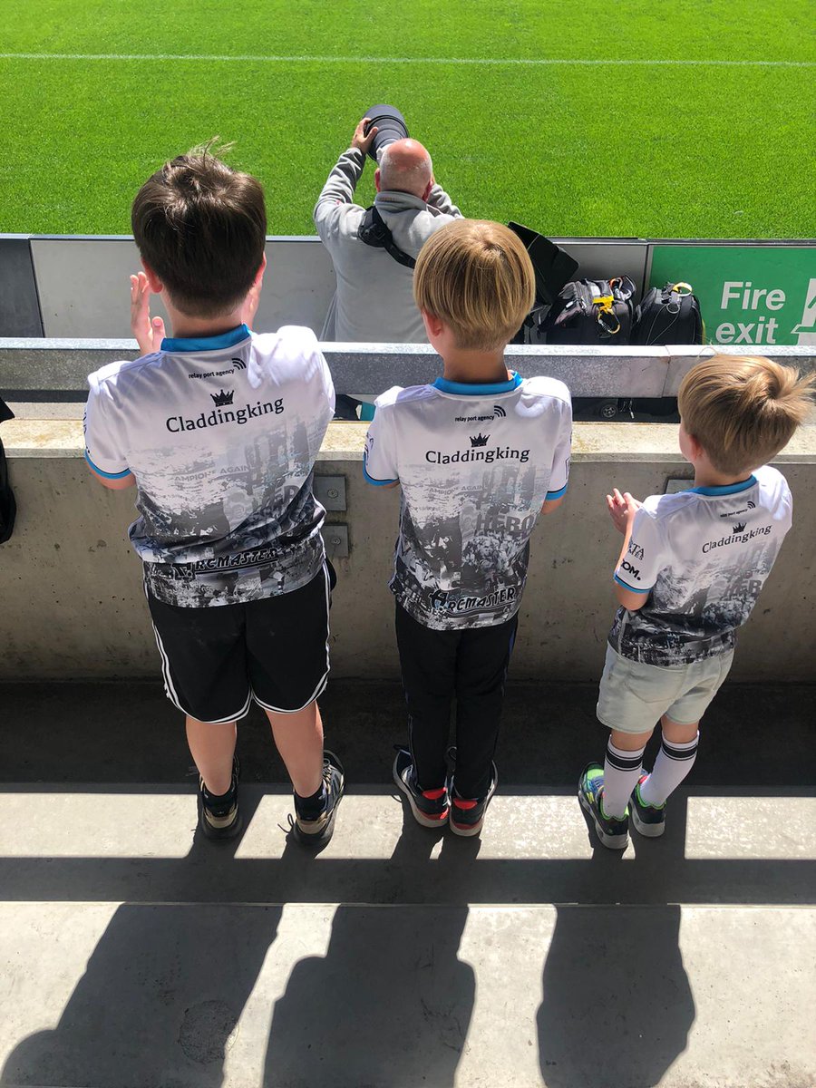 GlennSmurth's tweet photo. These boys loved it today. It is the first time in years I can genuinely say @hullfcofficial we are really excited about our future, we are building a team for the next decade with some excellent young players, I will say it again Moy, what a player he is going to be #topdraw https://t.co/V8KvhnHj4Z