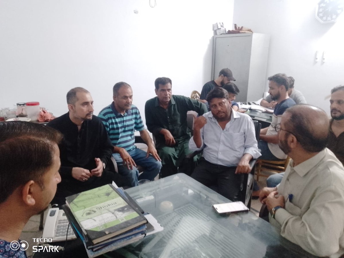 kda_gos's tweet photo. DG KDA Syed Shujaat Hussain is overseeing the road carpeting around Imambargah Almohsin to benefit the community. 
Mr. Abbas. XEN  briefed the DG about the development scheme. https://t.co/60hOaFYru7