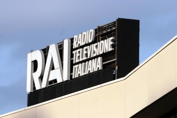 vditrapani's tweet photo. Perché nessuna rete generalista Rai ha aperto uno spazio per informare i cittadini delle #elezioniFrancia?
Il risultato elettorale ha scontentato qualche alleato italiano?

Denunciare anche questo tradimento del ruolo del Servizio Pubblico meriterà sanzioni disciplinari? https://t.co/iwc98C2zyO