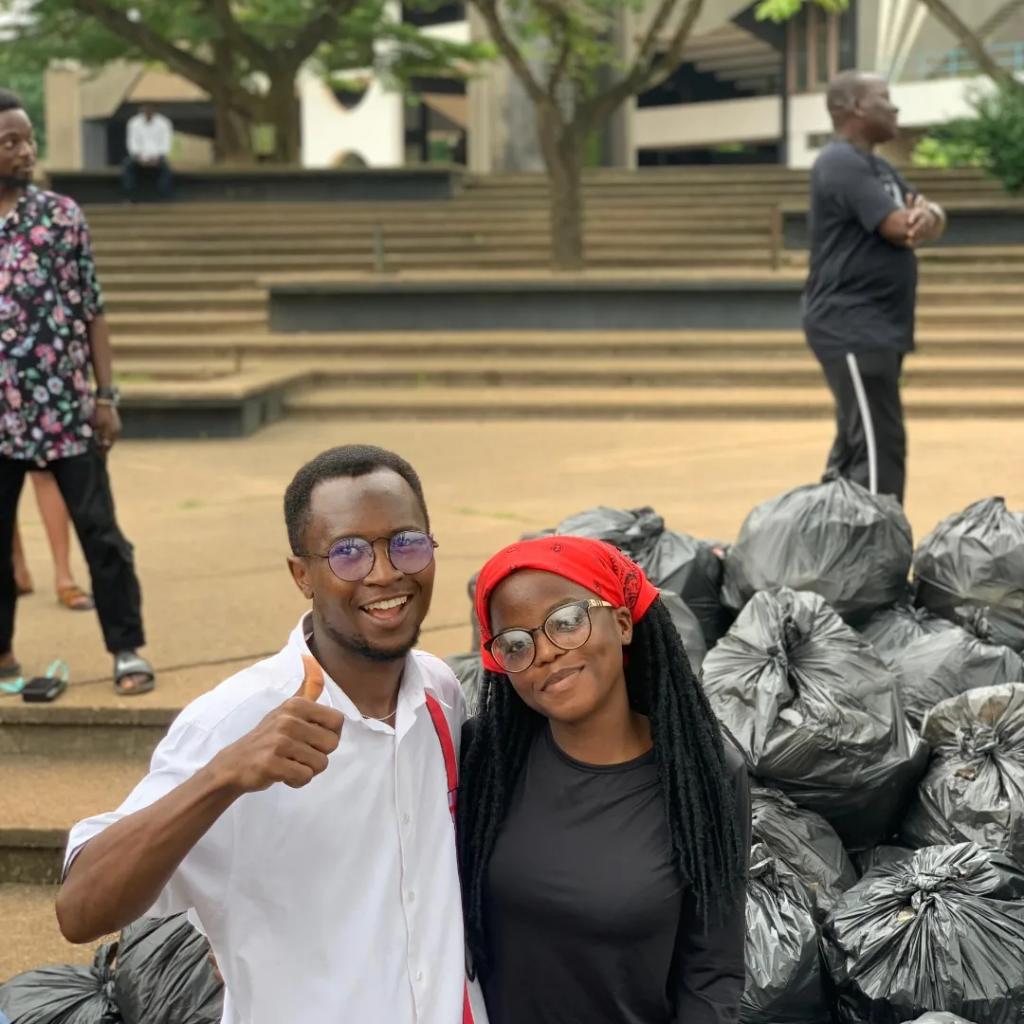 ploggingnigeria's tweet photo. #oauploggas #ThePES100 #wekeepfittokeepclean #ploggingnigeriacluboau #plogging #oau #comeonploggas #ploggingnigeriaoau #fitpeopleincleancommunities https://t.co/5zqs6Yt6Is