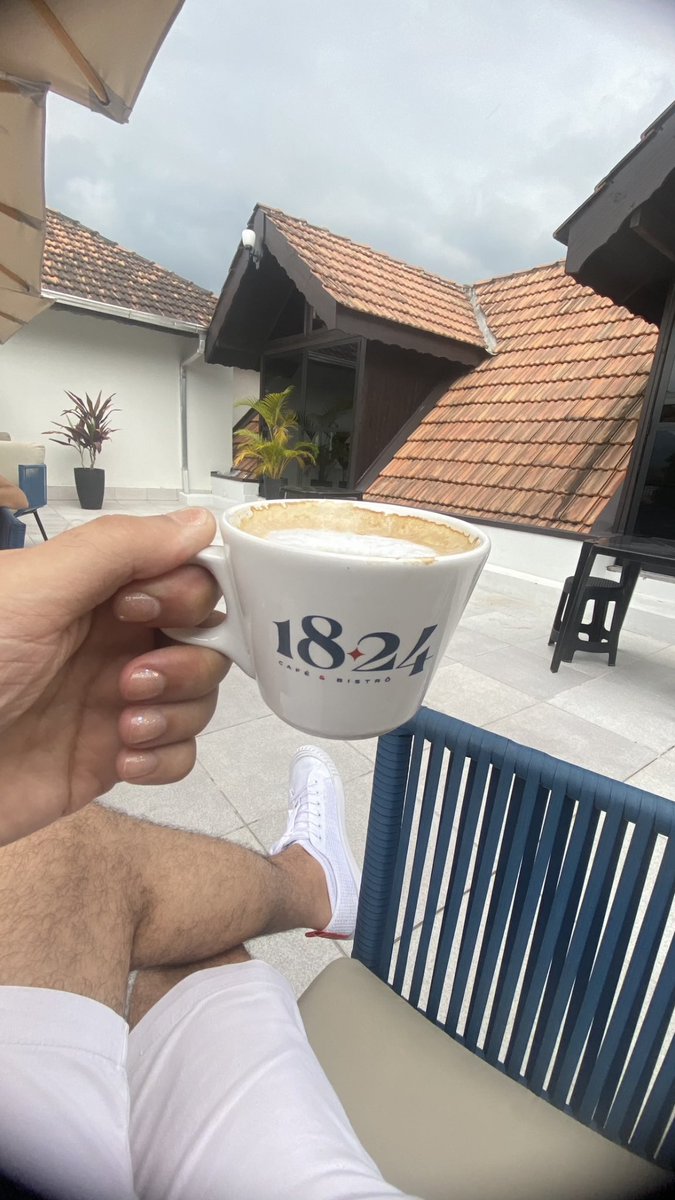 Gerinff's tweet photo. era só mais um cafezinho alemao e tava tudo certo pra iniciar a semana. https://t.co/MEkPkXjQdX