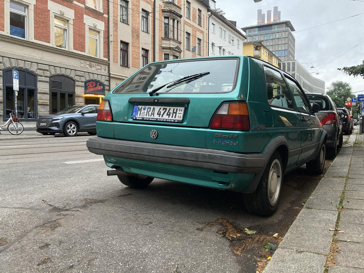 When in Munich…

I spotted two of these Golf ‘Madison’ editions just minutes apart, as I ambled back to my flat in a Höfbrau-fuelled haze.

One was a charmingly dusty grey, but it was this one - decked out in a coat of VW’s lively Montanagrün - that really caught my eye.