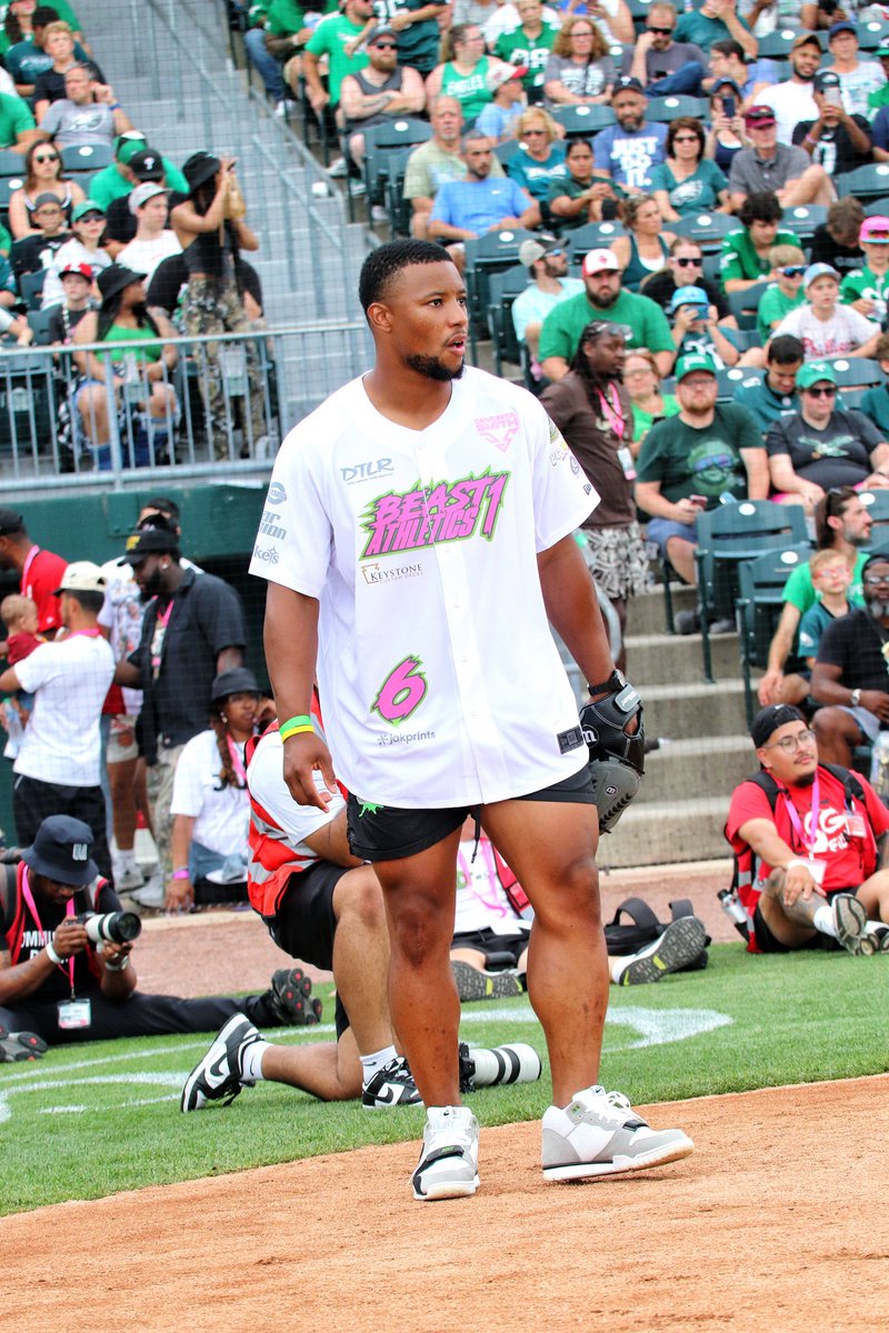 Eeeee_T's tweet photo. Devonta Smith Celebrity Softball Game ✨ Year 3 @DeVontaSmith_6 
•
•
📸 by Me https://t.co/GimCAn25HC