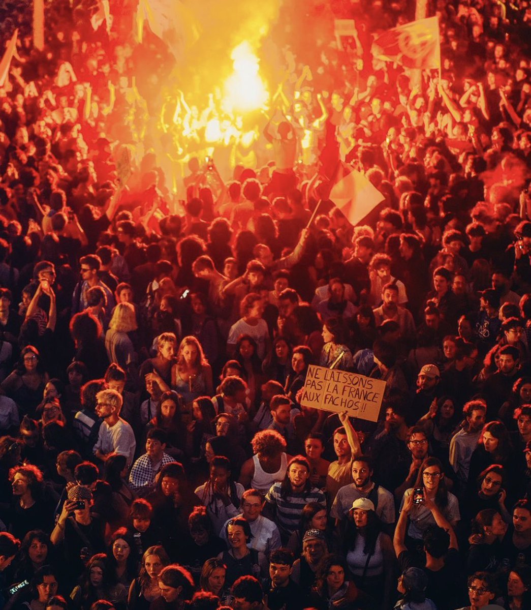 L’image de la soirée Place de la République à Paris !