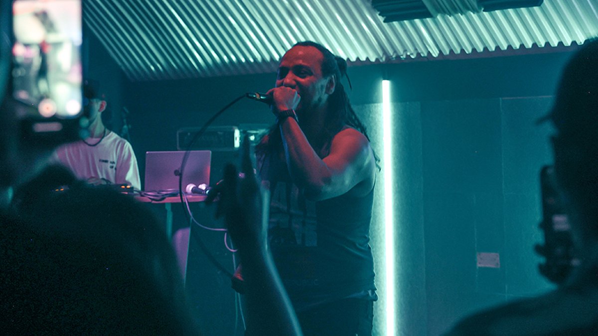 bysumex's tweet photo. Faqundo Gonzalez at “Rappers For Peace” – A Historic Concert Event
👉 https://t.co/0X9VzSJEzX
#FAQUNDOGonzalez #bysumex #news #london #rapper https://t.co/D4FHDJFkzF