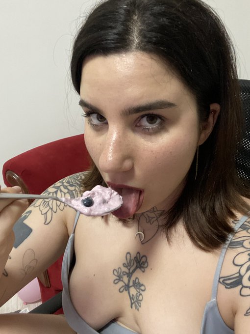 🫐 https://t.co/v2UhDHd2Ay<a href="/tag/winnigwednsday"class="tags"><span>#winnigwednsday</span></a>