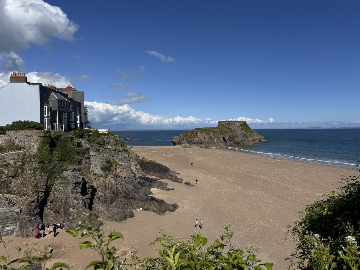 Lush weekend down west wales, sunshine,sea dips and quality family time 🥰