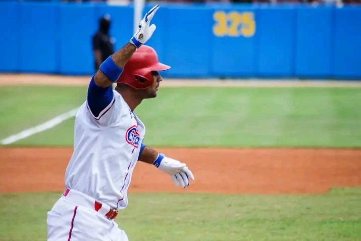 Una vez más los #AlazanesDeGranma🇨🇺🐎 remontan, demostrando el amor y la profunda pasión por el #BéisbolCubano⚾💪🏻 al obtener la victoria #hoy 9x2 ante los #CocodrilosDeMatanzas🐊en la #63SNB 

¡#Granma avanza a semifinales! 🙌🏻 
Felicidades muchachos ⚾🇨🇺🐎