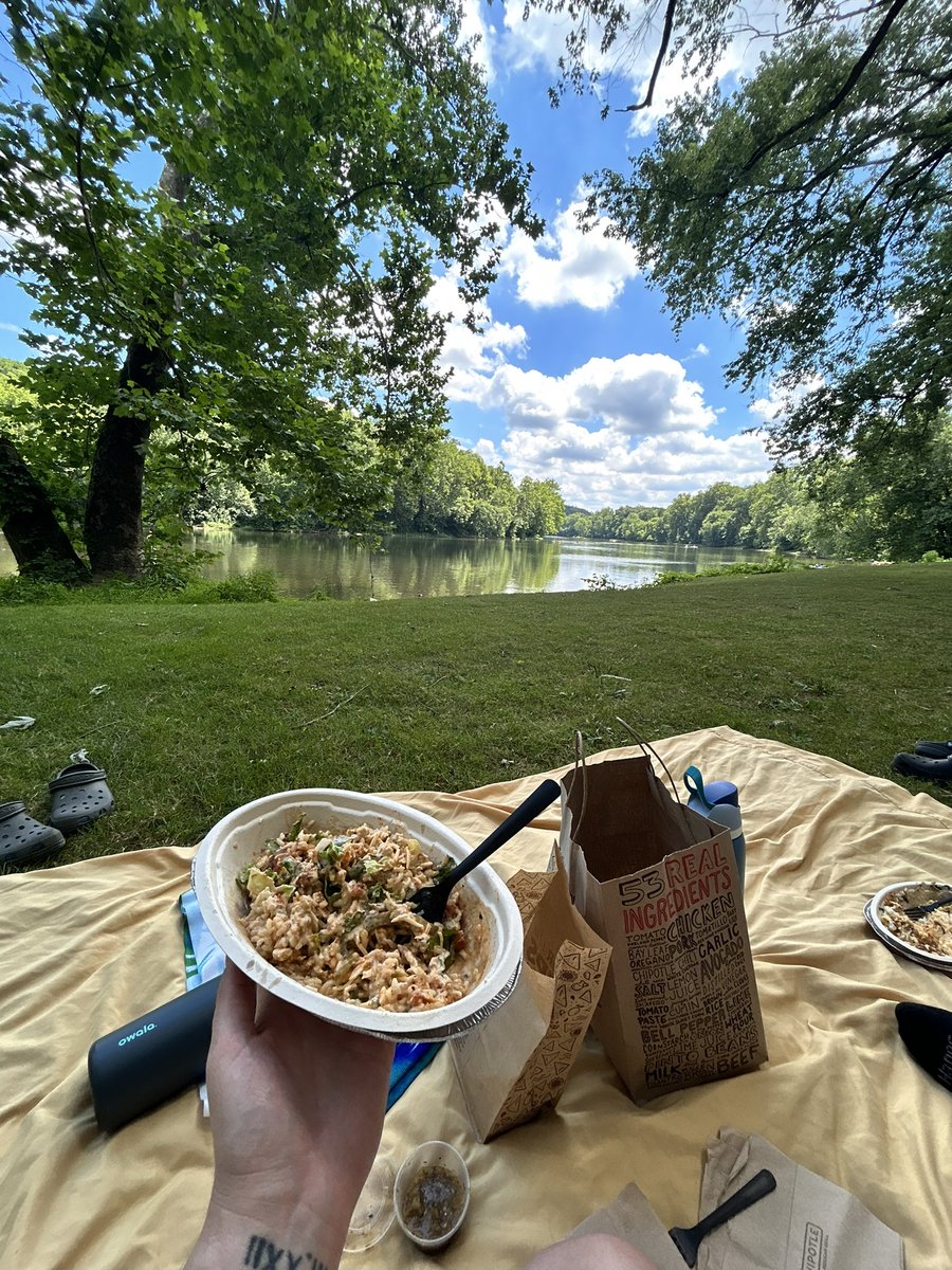 wtfdurko's tweet image. This is your sign to have a picnic date