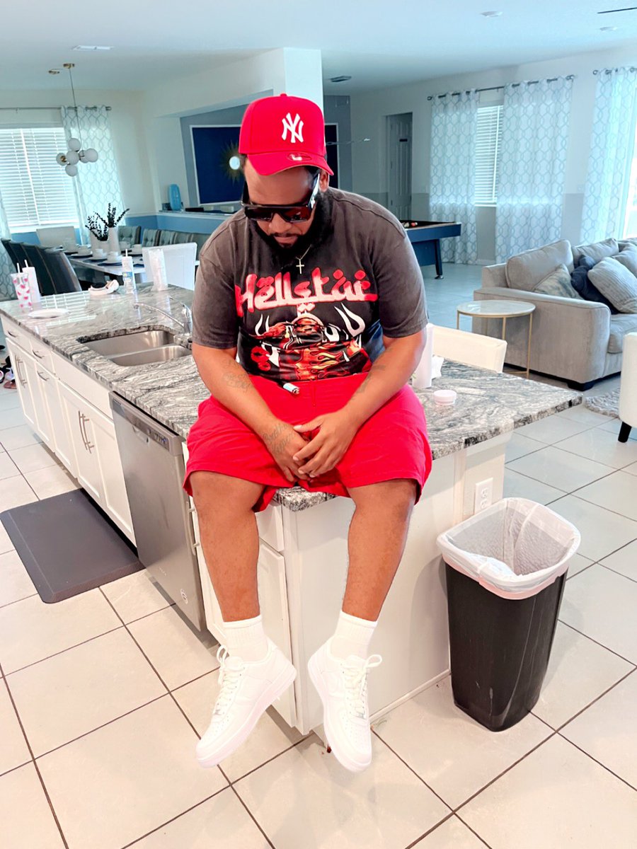 IamDusto's tweet photo. i put on this $H!T myself ion need no damn styles 🙂‍↕️
#dabiggest4️⃣ https://t.co/IMyI9JNaaP