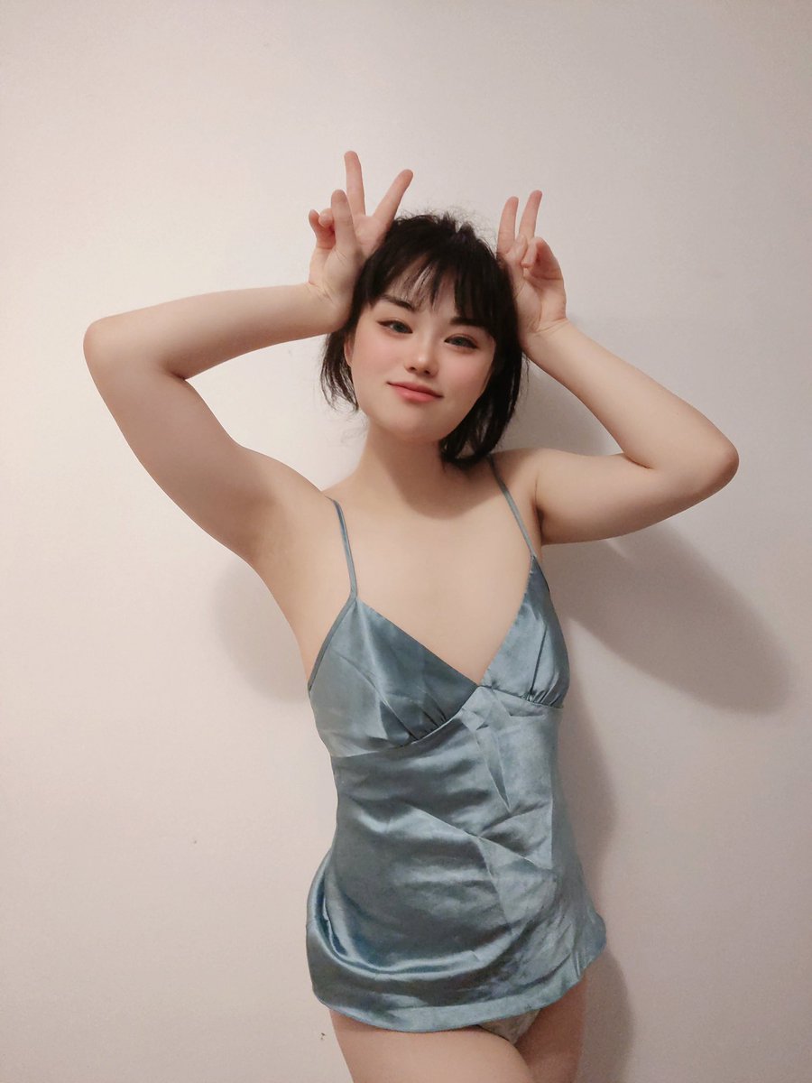 Yuzu05jp's tweet image. Is posing with the ✌️ common around the world or is it only a Japanese people being weird kind of thing? #Peace #posing #posingforthecamera #photo #japanesegirl  #Japanese