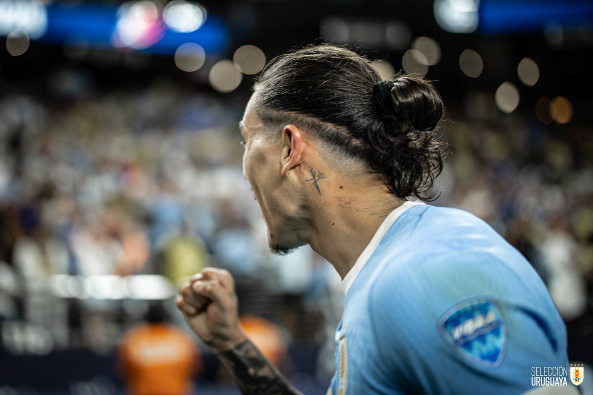 Darwinn99's tweet photo. A estos compañeros no los cambio ni loco, estamos en semifinales de la @CopaAmerica! 🤯

Sigamos soñando juntos! 🩵 https://t.co/c1DANxJZhH