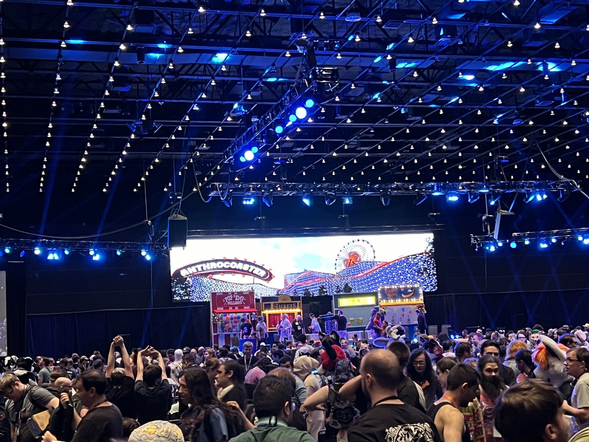 defend_dingo's tweet photo. ANTHROCON HAD 43,000 ATTENDEES https://t.co/tMmUraHAWb
