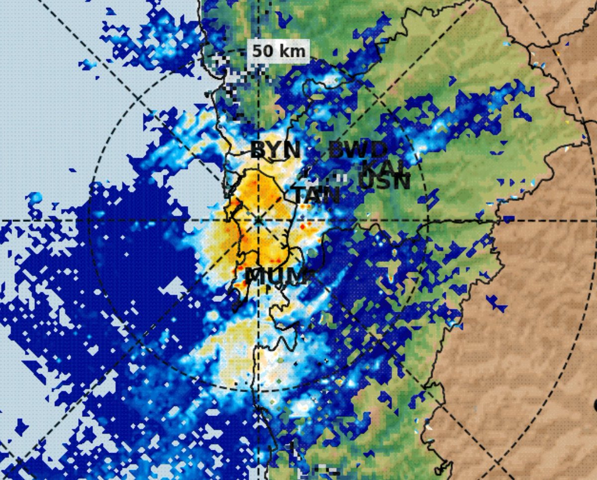 shetty_athreya's tweet photo. Nowcast update
After dumping very heavy #MumbaiRains in central #Mumbai & #SoBo this #thunderstorm has now reached W and N suburbs.
Heavy rains in #Borivali #Dahisar #Bhyander #Thane next 2-3 hrs.
Rains to continue in central suburbs #Santacruz and #Andheri for few hours more https://t.co/xkxlaPAMwI