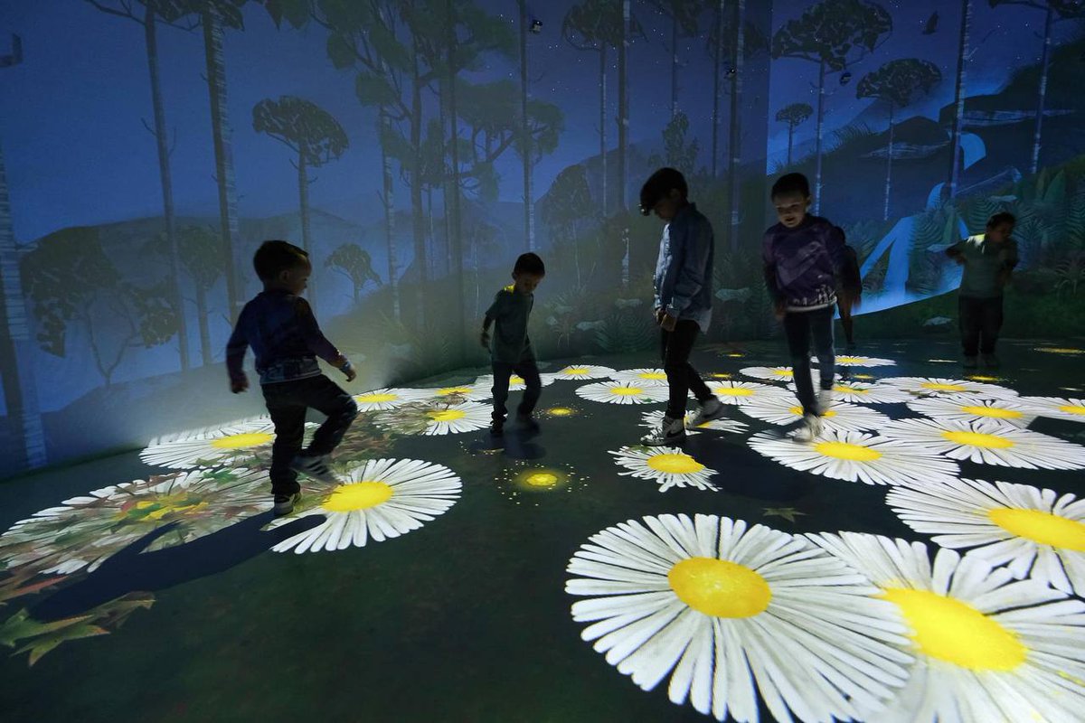 DipCiudadanos's tweet image. #Japi te espera para disfrutar de su espacio lleno de innovación, tecnología y diversión, donde en familia aprenderás sobre la rica historia de Jalisco. Checa lo que podrás encontrar: 🤩🙌