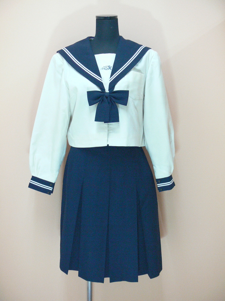 和歌山県 和歌山開智高校 クリーム色の冬セーラー＆中間服が出品され