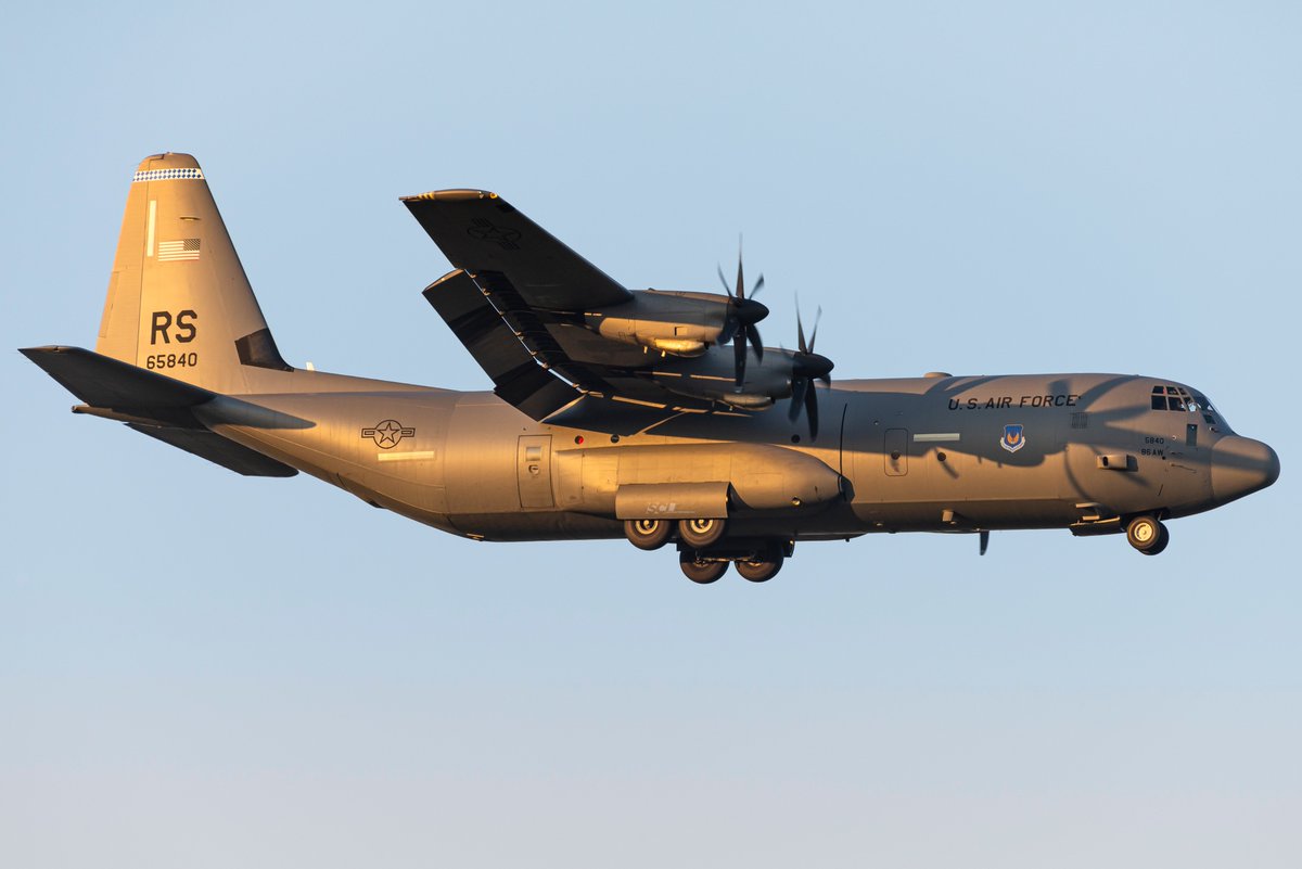 vicho_zs's tweet photo. #Spotting | Lockheed Martin C-130J-30 Hercules | 16-5840 | United States Air Force (USAF).
Una visita especial el dΓa de ayer por la tarde en SCEL / SCL π¨π± (proveniente de SCCI / PUQ π¨π±) como "HAVOC77".
La aeronave se encuentra operando en reemplazo de otro C130J USAF. https://t.co/CzST2sk4aZ