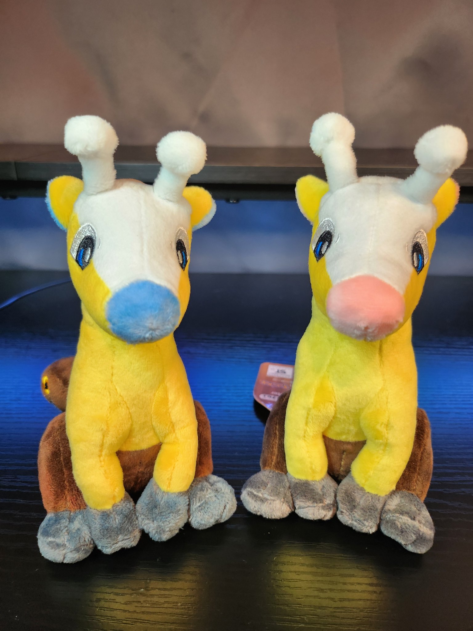 nuuk on X not a sprite work but I wanted to show off the girafarig I custom dyed https t yF7VRU6ey3 X