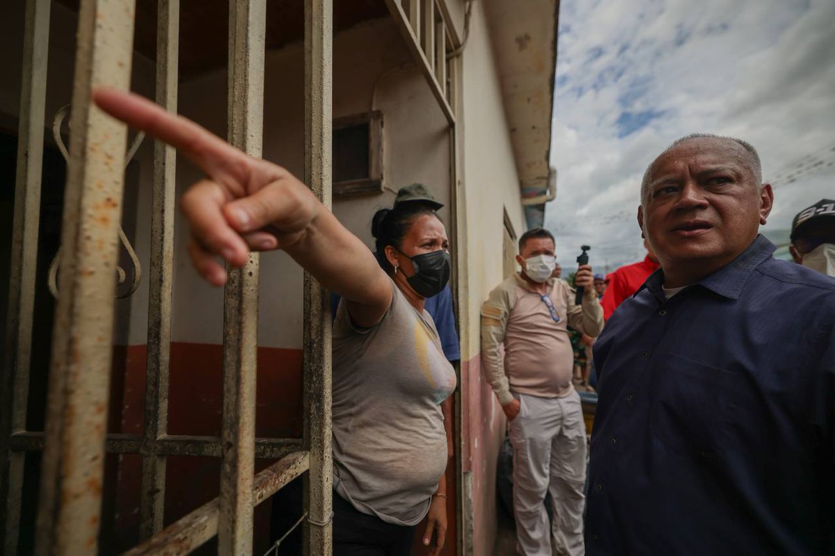 Y ahí está, el capitán <a href="/dcabellor/">Diosdado Cabello R</a> junto al Pueblo de Cumanacoa atendiendo y protegiendo a los afectados del paso del huracán. 

Siempre en el lugar correcto.

#VenezuelaSoberanaYPlena