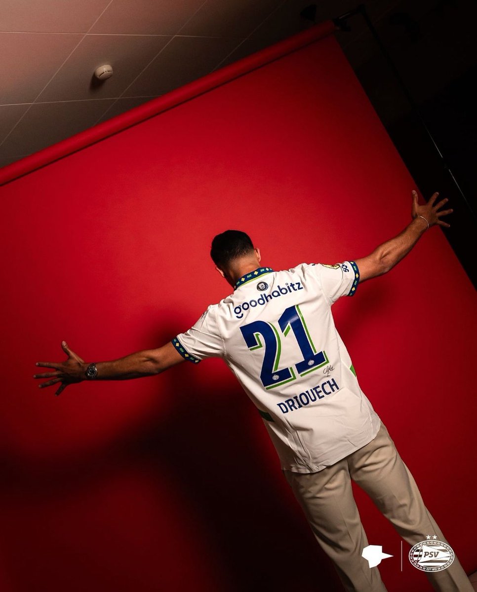 PSVwrld's tweet image. Gonna shine in Eindhoven! #CD21 💪🏼

#PSV #CreatingCouhaibTogether