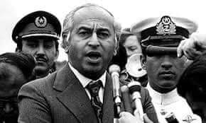 #5JulyBlackDay
5 جولائی 1977
پاکستان کی سیاسی اور جمہوری تاریخ کا ایک سیاہ دن، 5 جولائی 1977 کے بعد پاکستان جمہوریت، ترقی اور روشن مستقبل کے راستے سے ہٹا دیا گیا آج ہمارے پیارے ملک جن مسائل کا سامنا ہے جو انکا سبب 5 جولائی کو ملک پر مسلط ہونے والا ضیائی مارشل لاء ہے۔
⁦⁩