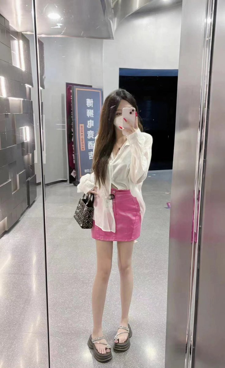 哇塞，表姐群里新来的这个成都的小母狗真漂亮呀，表姐已视频通话露脸验证！100%真实！颜值身材都在线！私信表姐入圈进群就可以认识全国各地的小母狗，参加表姐的各种线上、 线下活动、福利多多！😍 https://t.co/SzTyzuBbwV
