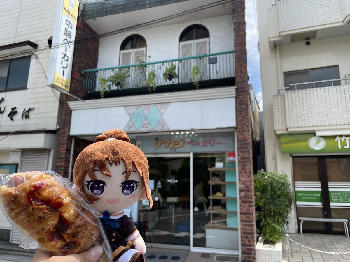 churix2184's tweet photo. 夏紀、中路ベーカリーだよ。

#ユーフォニアム
#聖地巡礼 https://t.co/t2EdKIe6bq