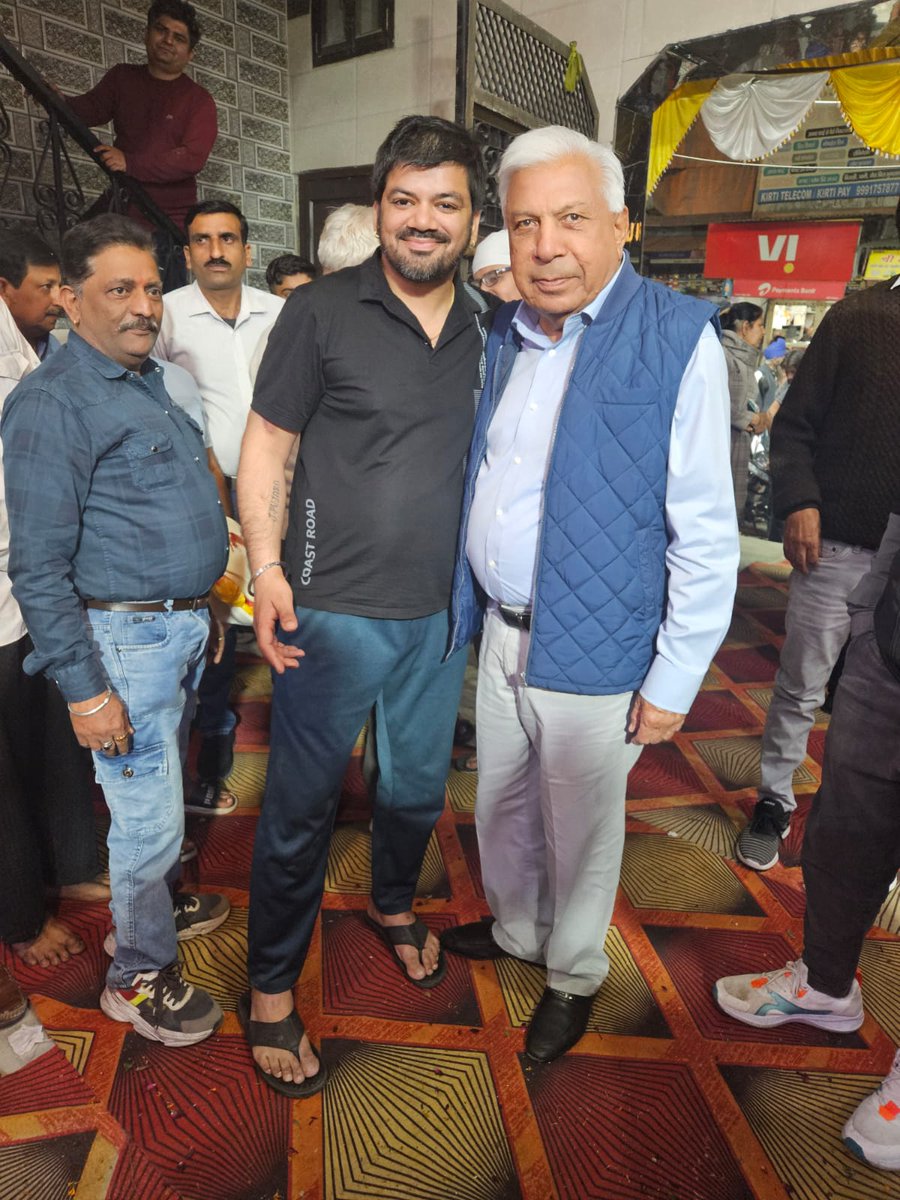 jitender_pujara's tweet photo. Happy Birthday shah ji mata rani aap ji khush te tandrust rakhe ji @varindershahinc https://t.co/4knXUxElOu