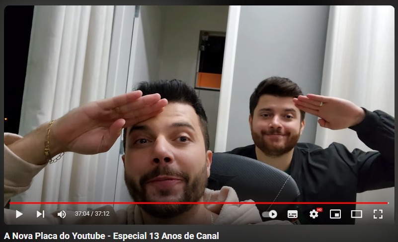 yozefxz's tweet photo. acabei de ver o vídeo de comemoração de 13 anos de canal do homem, a lenda, a máquina @viniccius13.
merece mt esse cara que junto do napoleão e davi trazem conteúdo incrível aí há tanto tempo. https://t.co/QOS5aCweHz
