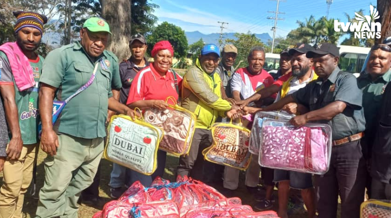 tvwanonline's tweet photo. #Community Over 70 blankets have been donated to the orphans of Gembogl Orphan Resource Centre in Simbu Province.
To read more: https://t.co/2MTWtpD7nG
#AgapeGroup #DonationOfBlankets #SimbuProvince #GemboglOrphanResourceCentre #PapuaNewGuinea #PNG #TVWANOnline #TVWANNews https://t.co/rIOpIKSIq4