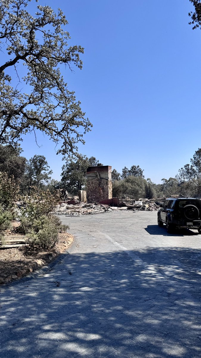 jessiefisch's tweet photo. Looking at photos of the damage, I’m still in disbelief. Driving up to find nothing left is beyond words. The last time I saw this, I didn’t think I’d ever have to go through it again, but here we are.
#FrenchFire #Mariposa #Wildfires https://t.co/21gifjL5pS