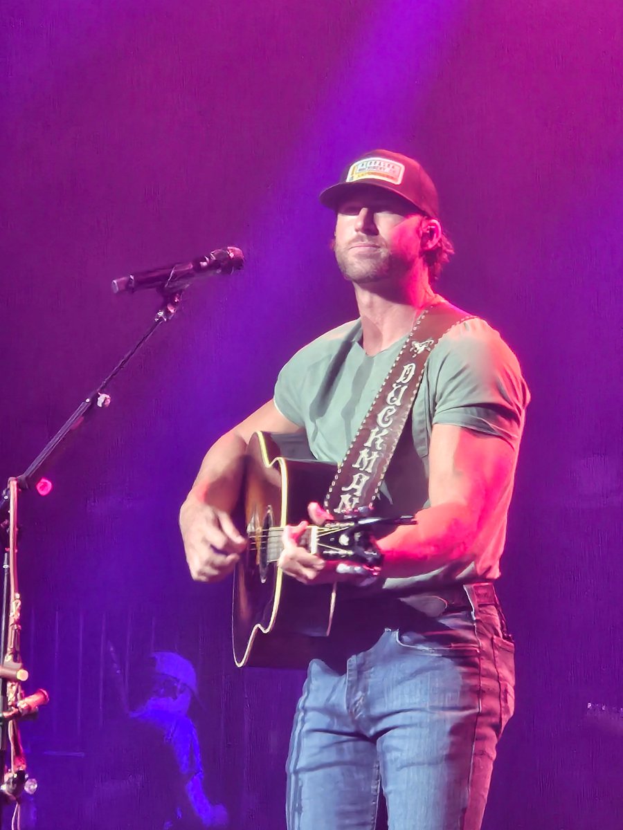 KerrySheridan18's tweet photo. @RileyGreenMusic @calgarystampede 2024 https://t.co/cxCYfQO6lz